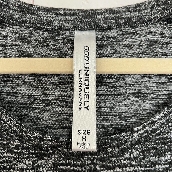 Lorna Jane Women's Ananda Black Gray 3/4 Mesh Sleeve Scoop Neck Top - Medium - Picture 5 of 6